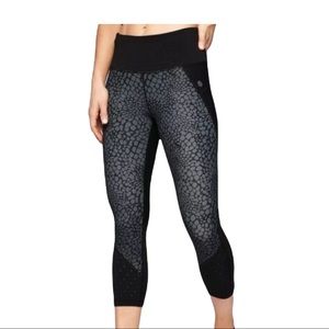 Athleta Crocodile Stealth TruCool Capri Skulptek Medium